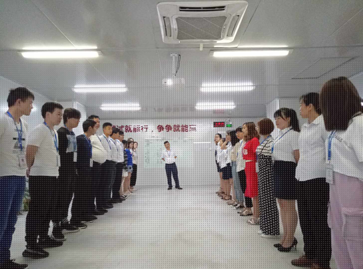 小銘打樣銷售、運營及一線員工團隊晨會